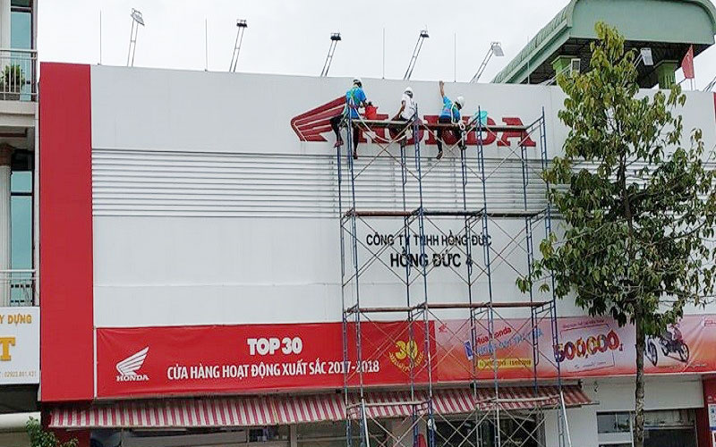 Vệ sinh đánh bóng bảng biển alu giá rẻ tại Hà Nam